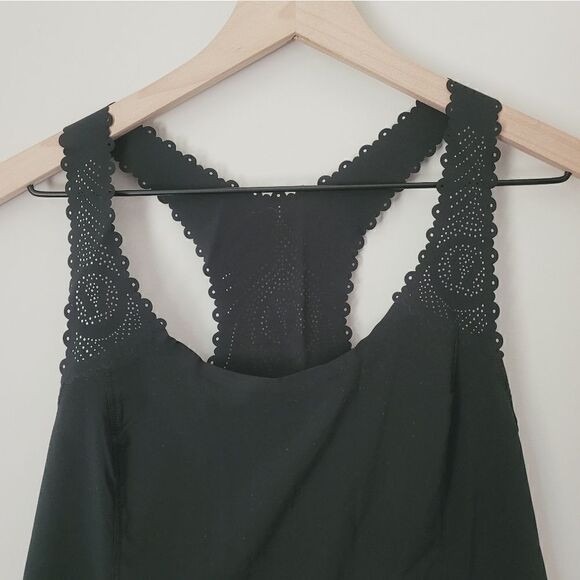Lululemon Run a Marathon Singlet in Black - Picture 6 of 8